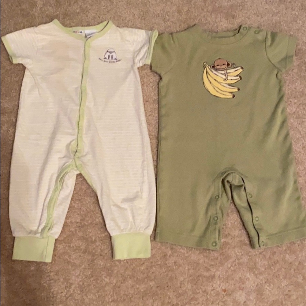 Bundle of 2 Gymboree baby bodysuit